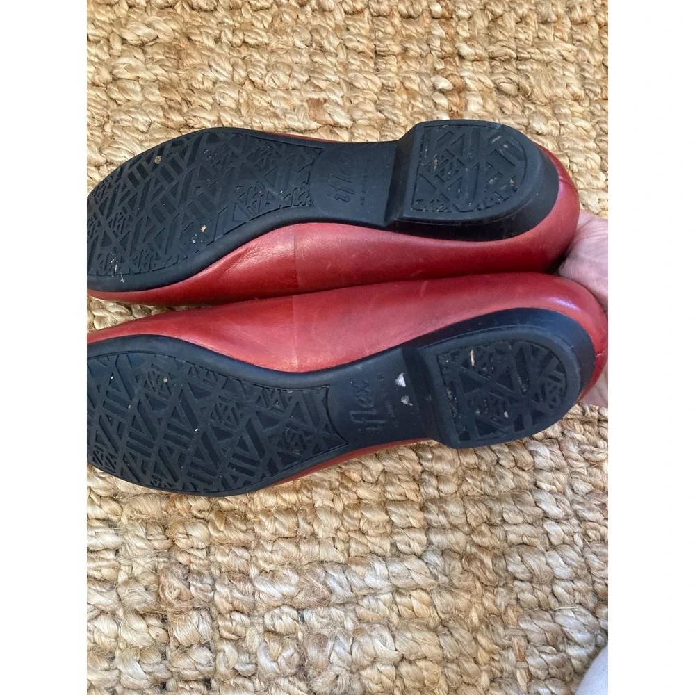 AK Anne Klein iFlex‎ Maaylen Red Leather Rosette Studded Ballet Flats Womens 7M